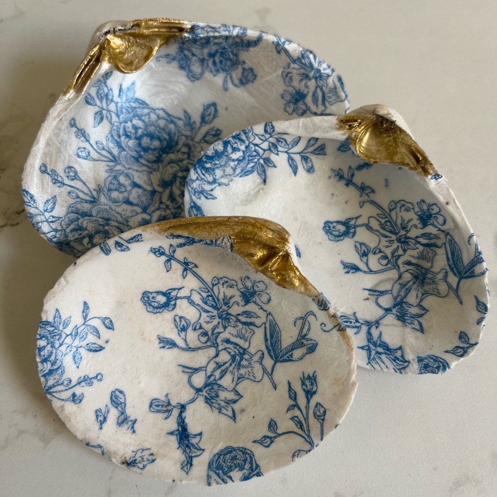 🐠Blue and white decoupage shells- set of 3